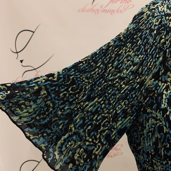 Covington. Sz Small. Crinkle Pleated Poly Button Up Shirt. Flared Sleeve. B63 - Picture 3 of 4